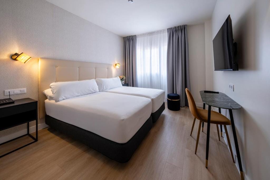Hotel Cisneros — 1