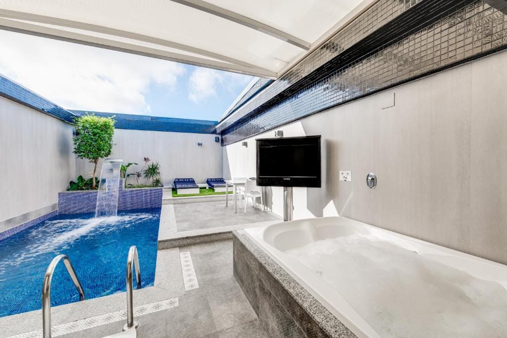 Zouk Hotel — 4