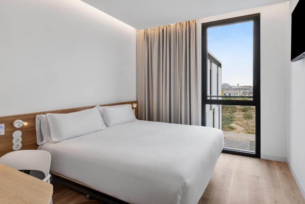 B&B HOTEL Alicante Aeropuerto — 2