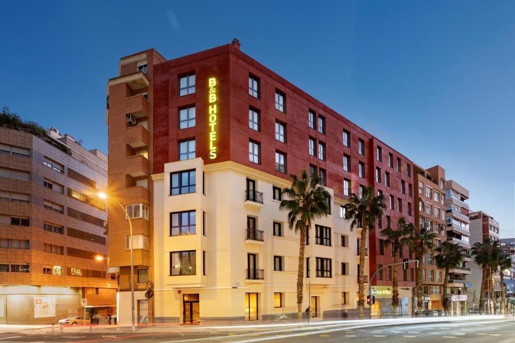 B&B HOTEL Alicante Centro — 1
