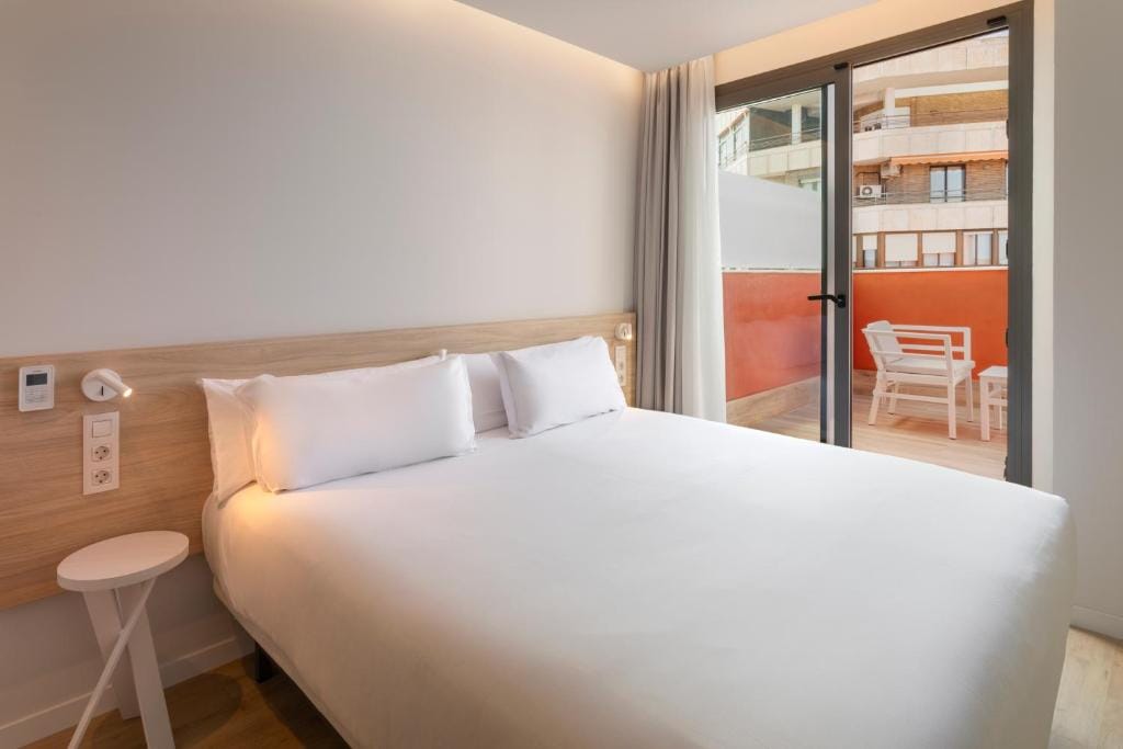 B&B HOTEL Alicante Centro — 2
