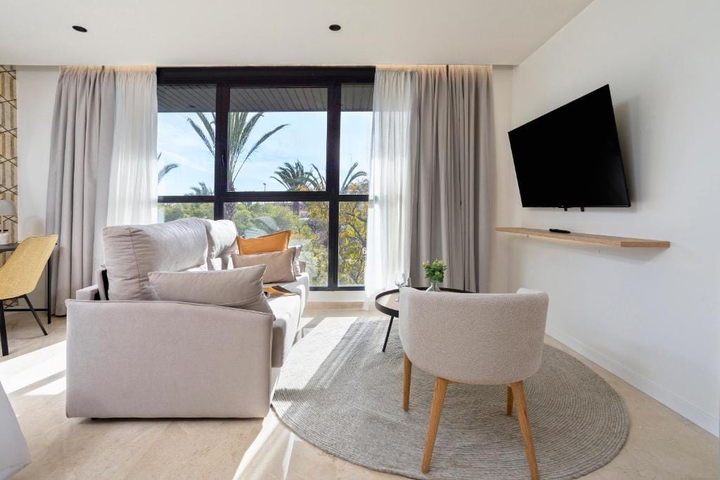 Gran Via Urban Suites Alicante by Renthas — 1