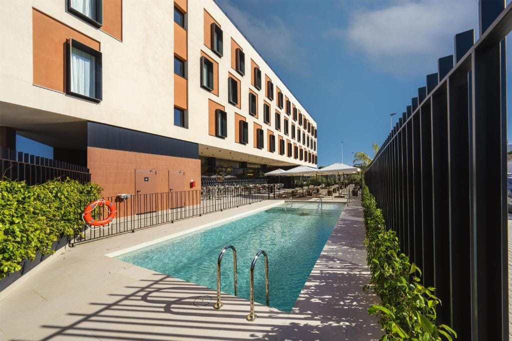 Hampton By Hilton Alicante Airport — 1