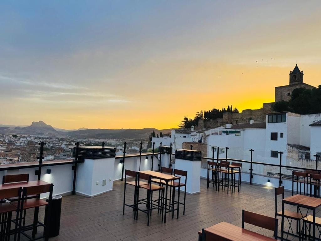 Hotel Apartamentos Antequera — 2
