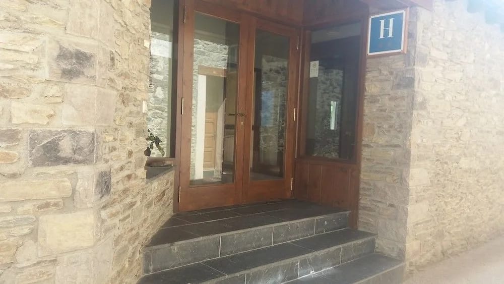 HOTEL CAL MARTRI — 4