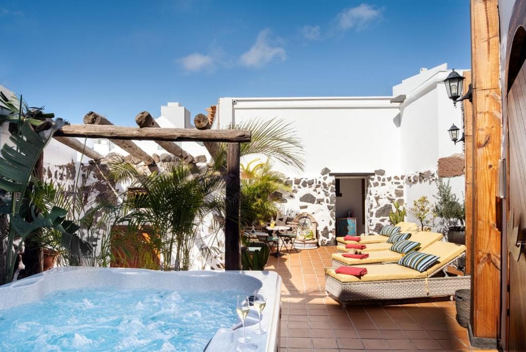 El Charco Suites — 2