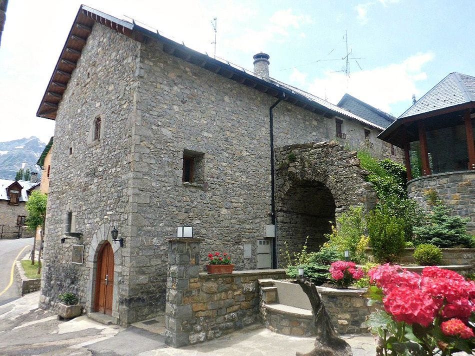 Abadia del pirineo — 2