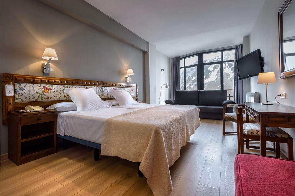 Hotel Edelweiss Candanchu — 1