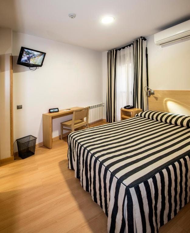 Hotel Puerta de la Santa — 3