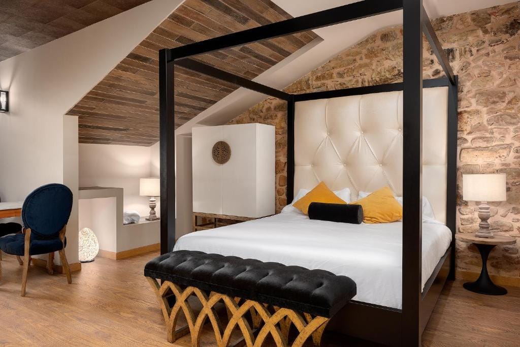 SUITE 1907 AVILES — 1