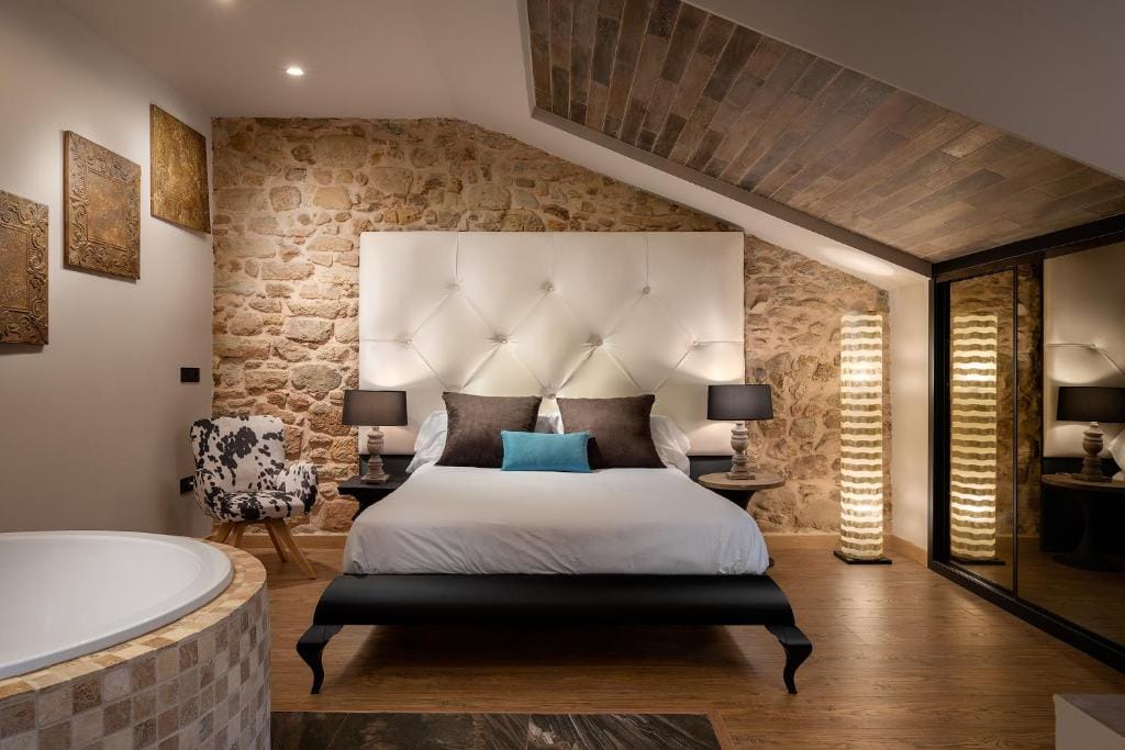 SUITE 1907 AVILES — 2