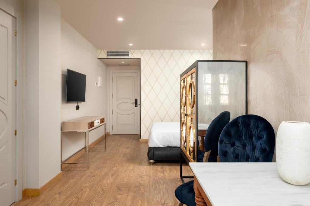 SUITE 1907 AVILES — 3
