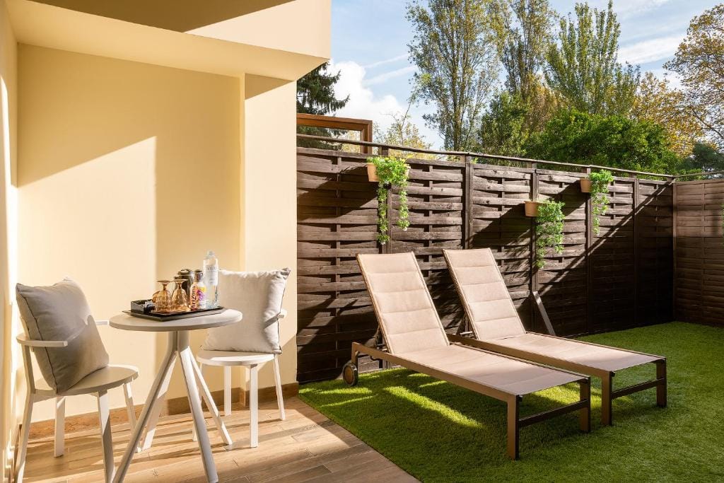 SUITE 1907 AVILES — 4