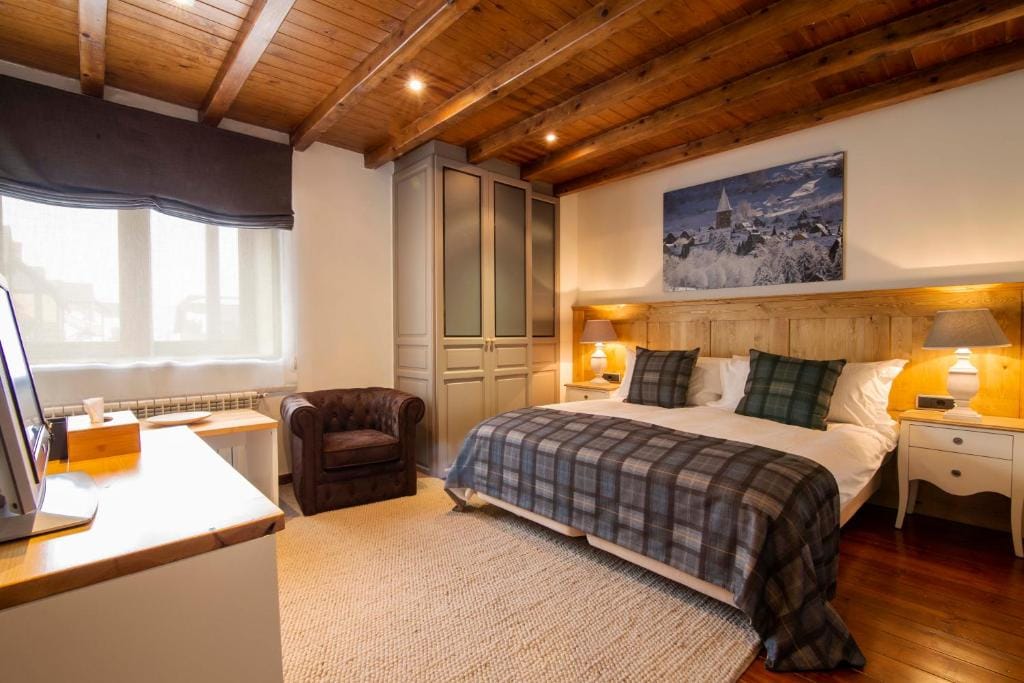 Eira Ski Lodge — 2