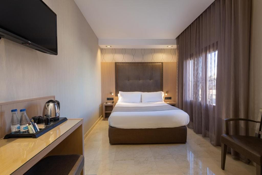 Gran Hotel Barcino 4 Sup — 2