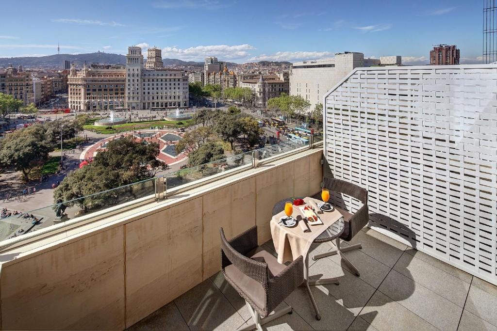 Olivia Plaza Hotel — 1