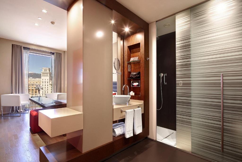 Olivia Plaza Hotel — 3