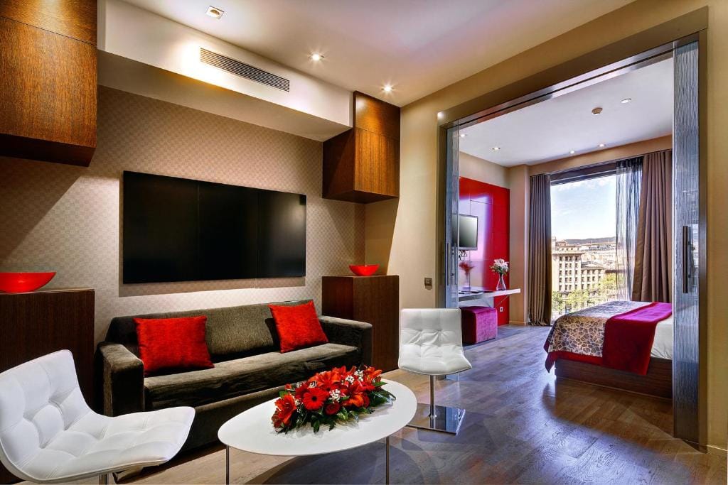 Olivia Plaza Hotel — 5