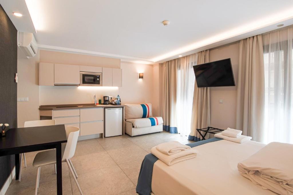 Posidonia Aparthotel — 3