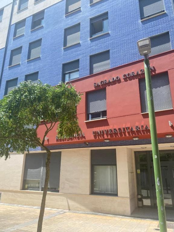 Residencia Universitaria MIRESI BURGOS SAGRADO CORAZON — 1