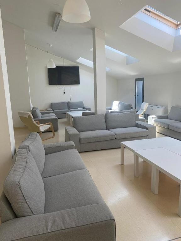 Residencia Universitaria MIRESI BURGOS SAGRADO CORAZON — 3
