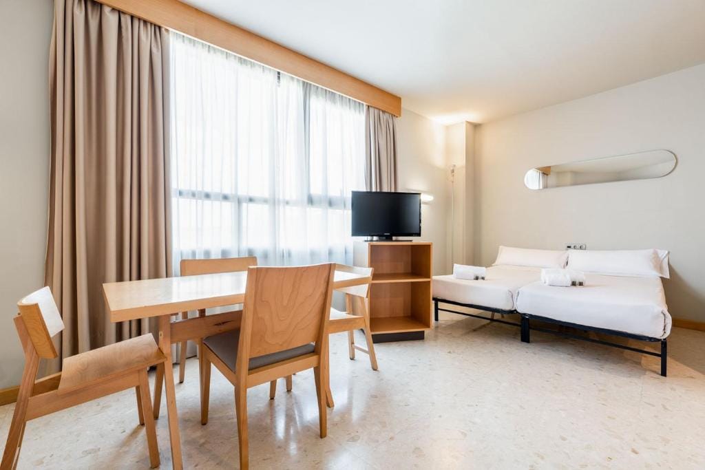Aparthotel Exe Campus San Mamés — 3