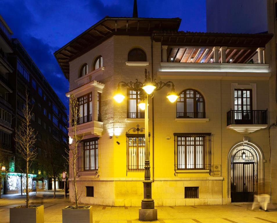León