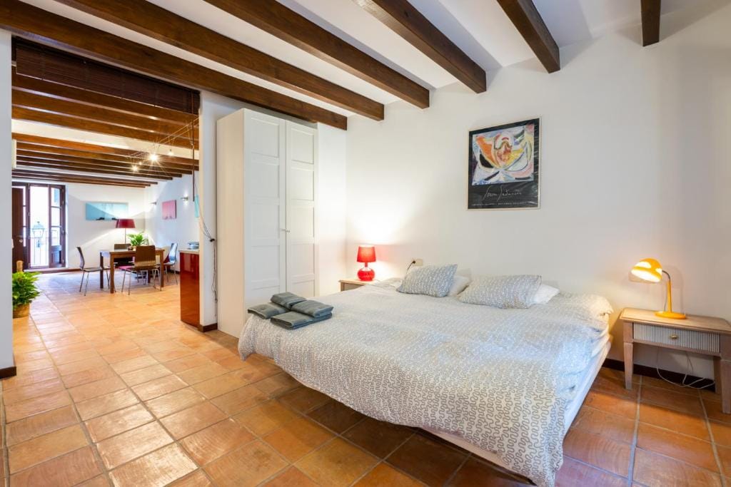 POC A POC SUITES — 2