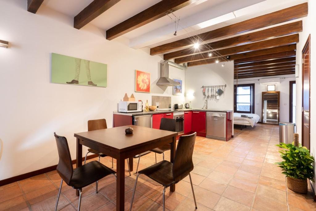 POC A POC SUITES — 4